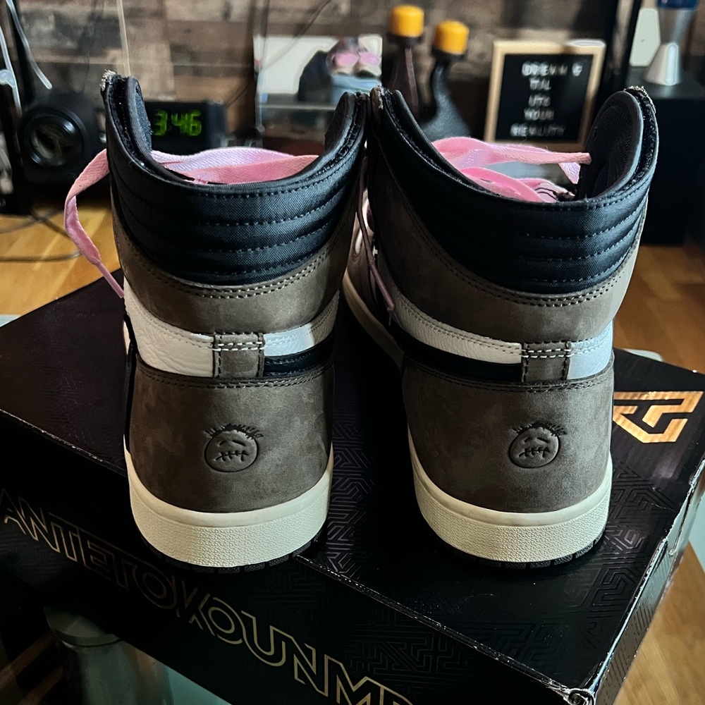 Travis Scott X Air Jordan 1 Retro High Og 'Mocha' - image 6